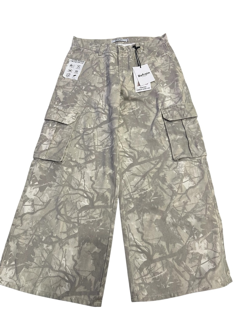 Refrain los Angeles camo printed cargo white leg pants size 9